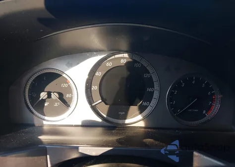 2010 Mercedes-Benz Glk 350 4Matic z USA, uszkodzony, nr VIN WDCGG8HB9AF352629